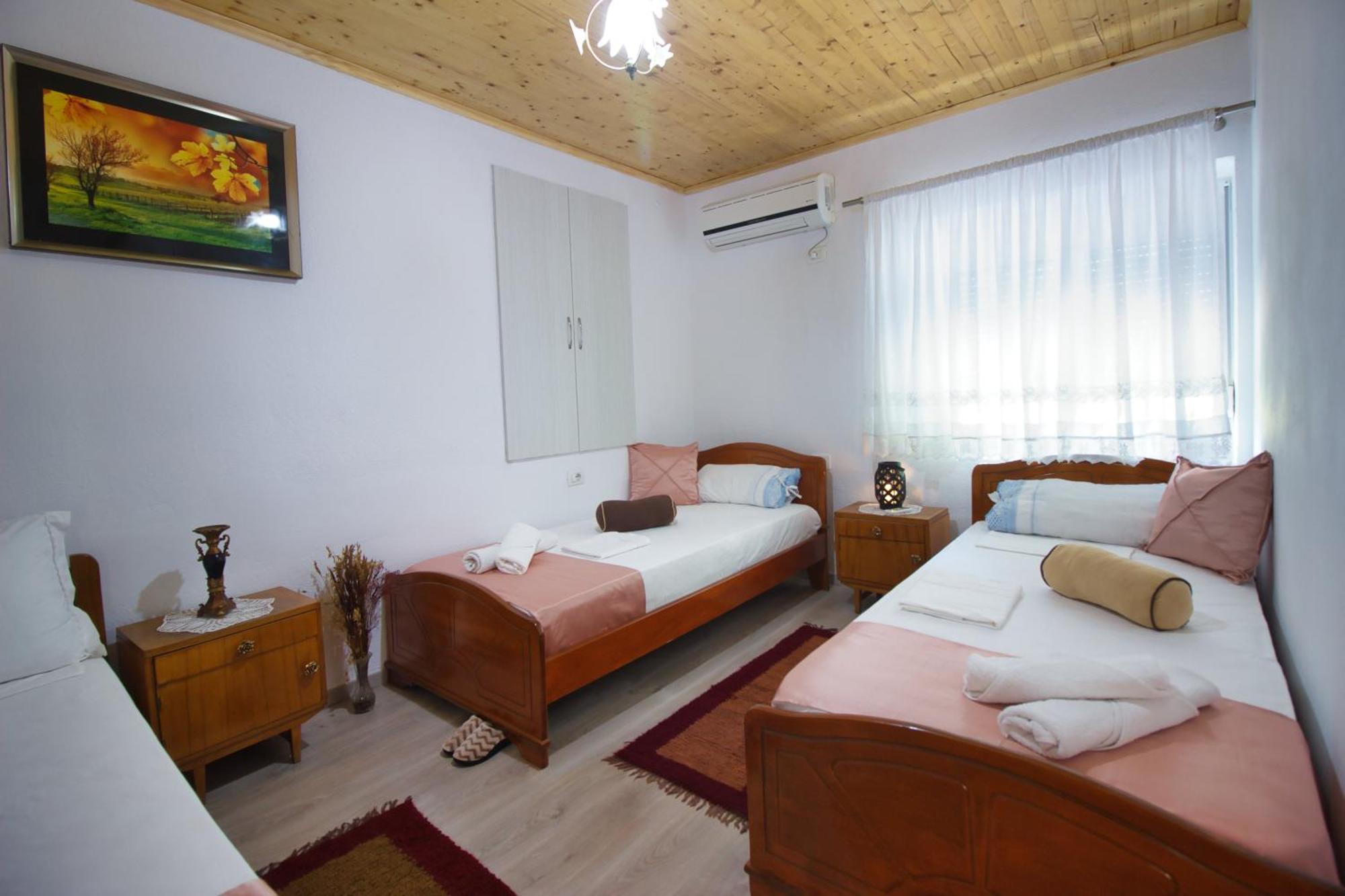 Guest House Denis ジロカストラ エクステリア 写真
