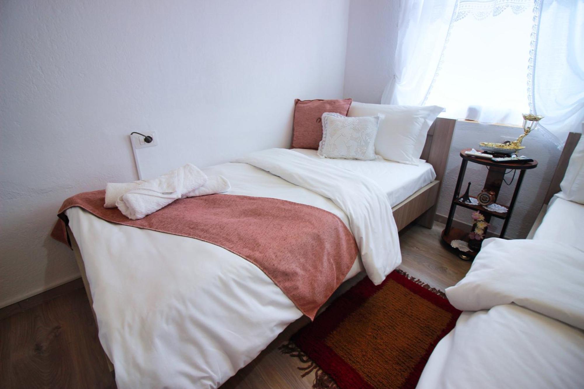 Guest House Denis ジロカストラ エクステリア 写真
